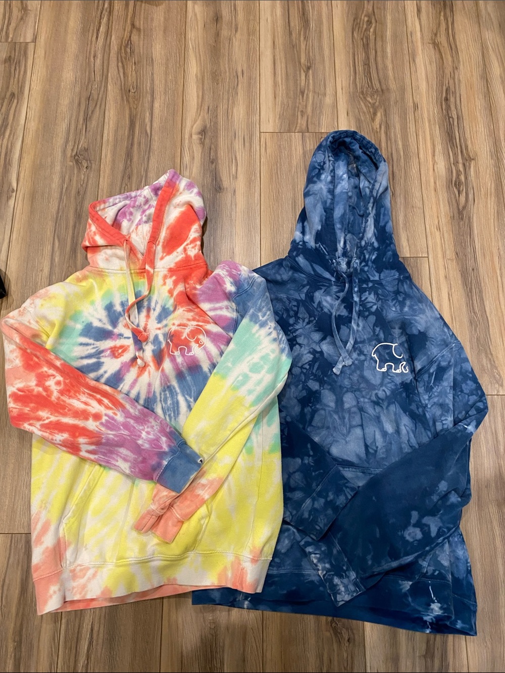 LOT OF 2 ivory ella Rainbow Tie-Dye & Navy Tie-Dye Hoodies DIFF SIZES